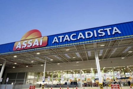 <p>Ganancias de la brasileña Assaí se desploman por mayores gastos, altas tasas y más deuda bruta</p>