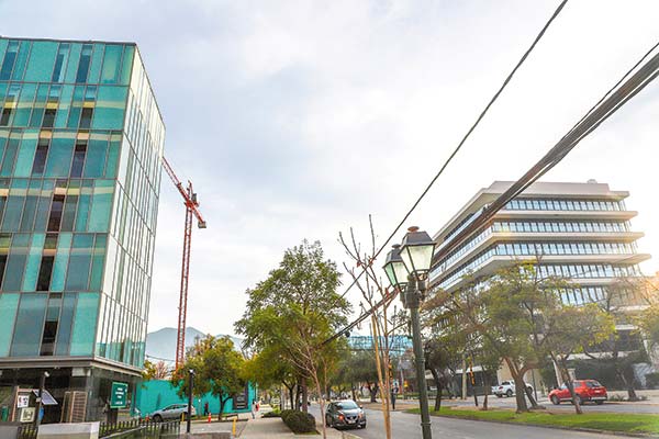 Mercado de oficinas: crece demanda y precios en exclusivo sector de Nueva Costanera/Alonso de Córdova