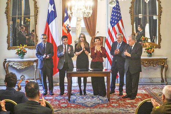 En La Moneda se firmó convenio para la Prevención y el Combate de Delitos Graves. Foto: Agencia Uno