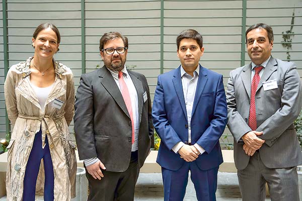 Los integrantes del CFA: Jeannette von Wolfersdorff, Jorge Rodríguez (presidente), Hermann González (vicepresidente) y Aldo Lema.