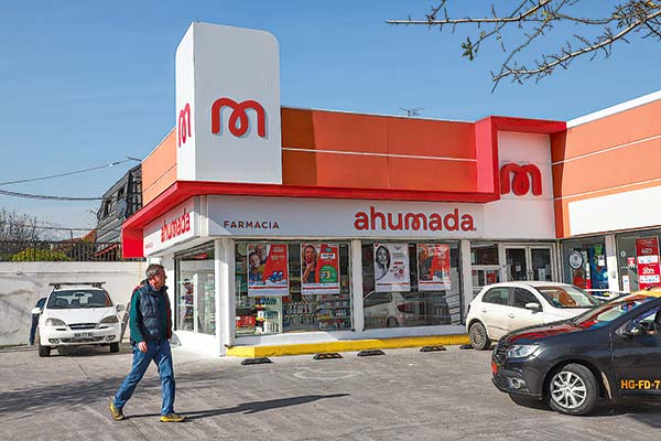 Farmacias Ahumada cambia su imagen corporativa y comienza con plan de aperturas de nuevas tiendas