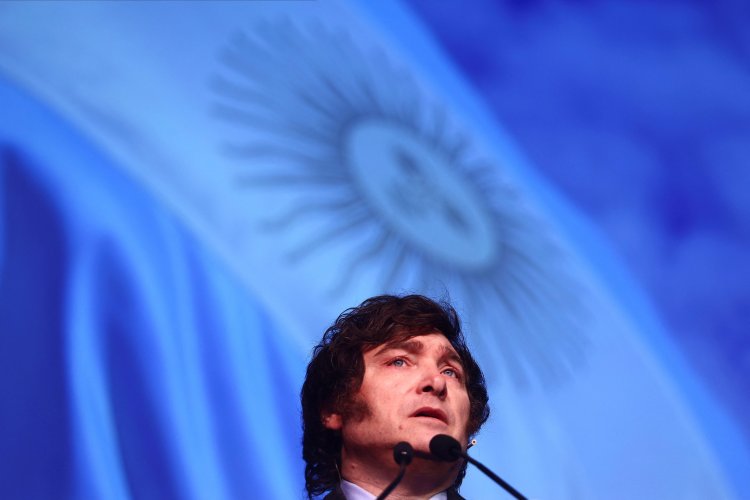 <p>Argentina: Javier Milei quiere más austeridad para reconstruir la golpeada economía</p>