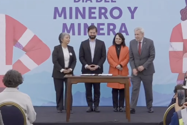 <p>Ahora en DF | Día del Minero: Boric firma convenio 176 de la OIT sobre seguridad y salud en la minería</p>