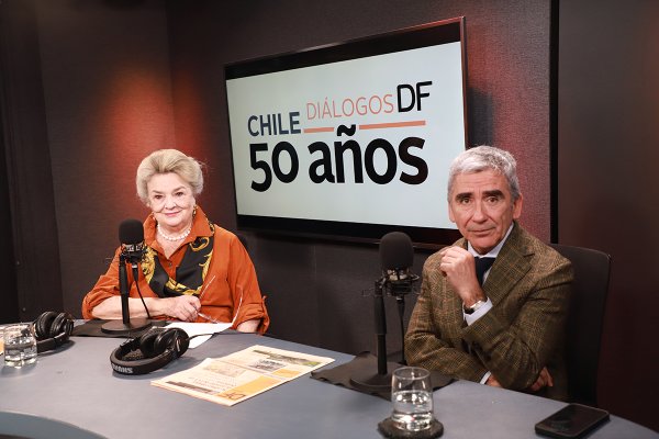 <p>🎙️ 50 años DF | Lucía Santa Cruz y Carlos Peña, dos visiones a 50 años del Golpe de Estado</p>