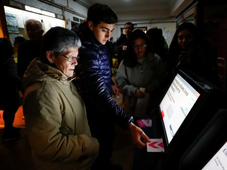 <p>Primarias en Argentina: baja participación, problemas en el voto electrónico y retrasos en el proceso marcaron la jornada</p>