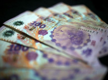 Día volátil en los mercados: triunfo de Milei desencadena devaluación sorpresa, dólar en máximos e incertidumbre