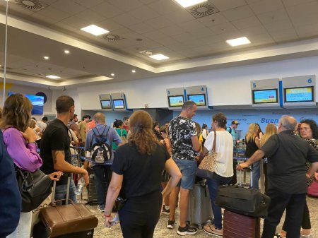 <p>Demoras y cancelaciones alertan al bonaerense Aeroparque en Argentina por protesta de trabajadores: podría extenderse a Ezeiza</p>