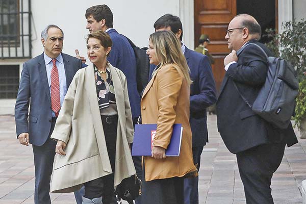 Los representantes de la oposición coincidieron en que se trató de un encuentro tenso, pero respetuoso, en el que plantearon que “será difícil llegar a acuerdos”, pero también que ambas partes tienen que ceder. Foto: Agencia Uno