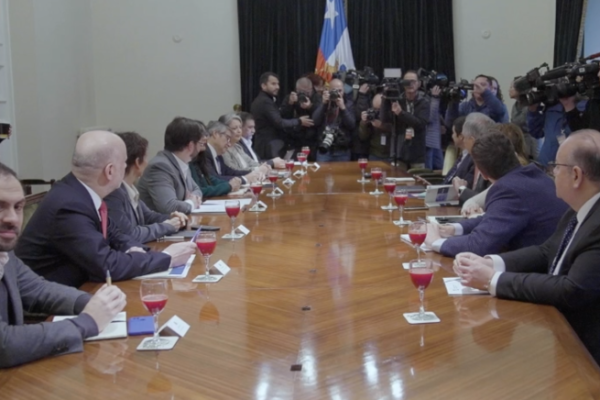<p>Ahora en DF | Presidente Boric se reúne con los representantes de los partidos de Chile Vamos</p>