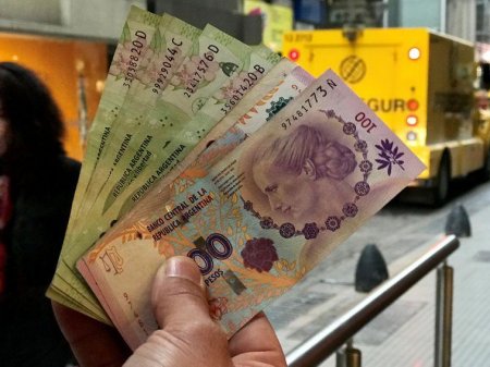 <p>Dólar blue comienza a ceder: cierra con leve descenso en el cuarto día post primarias en Argentina</p>