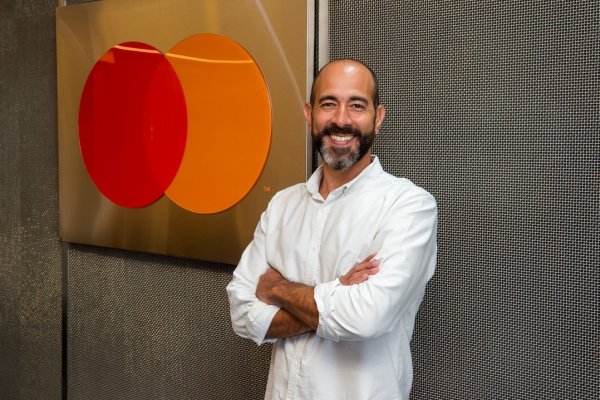 El nuevo country manager de Mastercard en Chile, Thiago Dias.