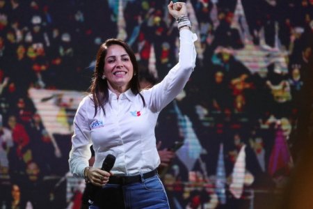 <p>Quién es Luisa González, la candidata de Rafael Correa en las elecciones presidenciales de Ecuador</p>