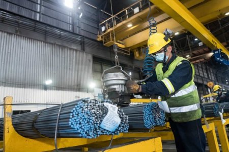 <p>Las grandes siderúrgicas de América Latina acusan deterioro en la construcción y falta de inversión en el sector público</p>