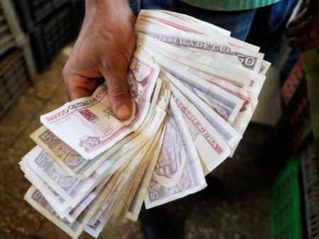 <p>Cuba se prepara para una economía "sin efectivo" y pone en alerta a los empresarios en la isla</p>