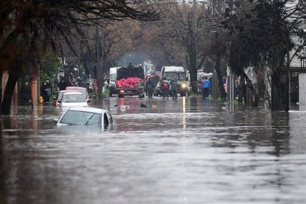 Una imagen de las inundaciones en la ciudad de Talca. (Foto: Agencia Uno)