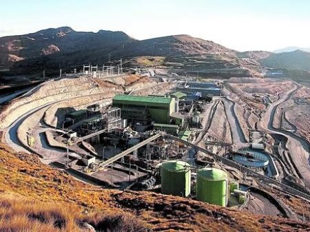 <p>Sudafricana Gold Fields revela detalles de la extensión de Cerro Corona en Perú, en medio de opciones de compra</p>