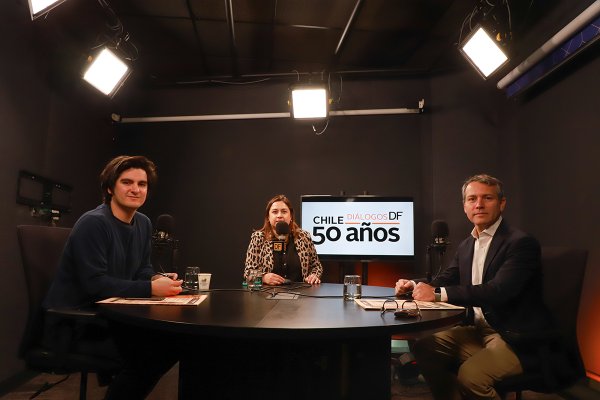 <p>🎙️ 50 años DF | La apertura de Chile al mundo en la voz de Ahumada y Yáñez</p>