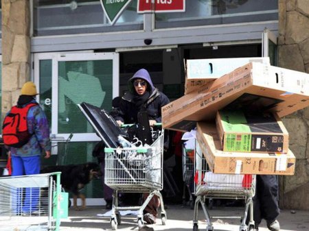 <p>Crisis económica y devaluación del peso argentino generan saqueos al comercio y aumentan la tensión política en el país</p>