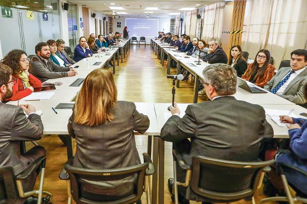 Solo republicanos no tuvo un representante en el encuentro al que convocó el ministro de Hacienda. Foto: Ministerio de Hacienda