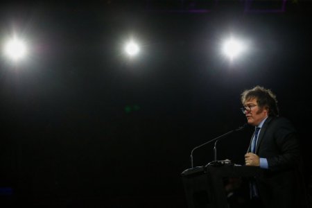 Candidato presidencial Javier Milei reafirma su plan de dolarizar la economía argentina