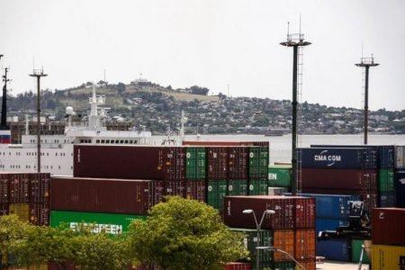 Argentina frena obra clave en sistema portuario y favorece a Uruguay