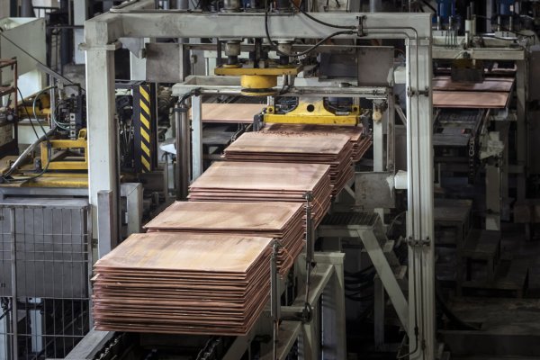 Gigante global del cobre sufre millonario robo de metal y se ve obligada a recortar su pronóstico de ganancias para el año