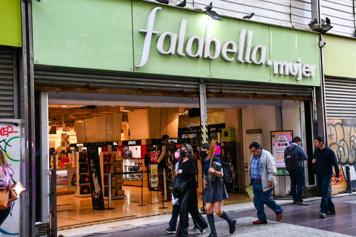 <p>Salen dos ejecutivos de Falabella Inmobiliario</p>
