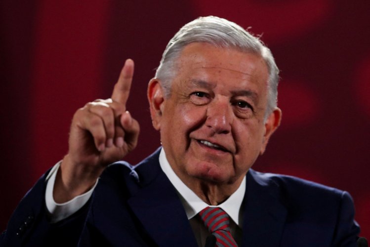 <p>AMLO asegura que México dejará de importar gasolinas y diésel en 2024 tras inicio de producción de refinería Dos Bocas</p>