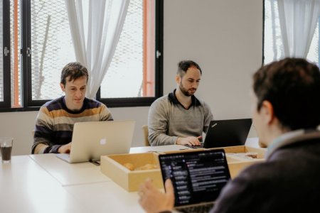 Ingenia: la empresa argentina en que no existen jefes llega a Chile y suma su tercer mercado