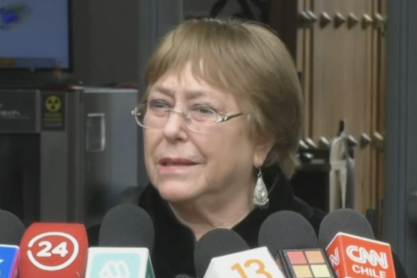 <p>Ahora en DF | Michelle Bachelet tras reunión con Presidente Boric: “Está tóxico el ambiente político”</p>