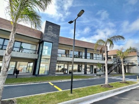 Con una inversión de US$ 3 millones abrió el primer shopping de Ruta 2 en Argentina