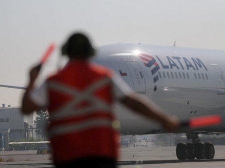 Ante alerta de Avianca, chilena Latam asegura que ha cumplido con sus slots y con la venta de tickets a Bogotá