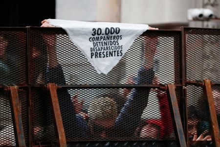 Compañera de fórmula de Javier Milei en Argentina irrita a los grupos de derechos humanos