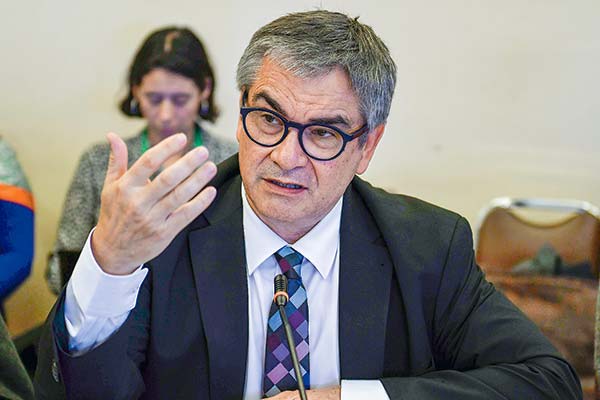 <p>Marcel blinda a la directora de Presupuestos por presiones de Chile Vamos: "El cargo es de confianza del Presidente, no de los diputados"</p>