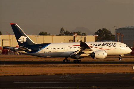 <p>Gobierno mexicano aplazaría hasta el 6 de enero de 2024 la reducción de vuelos en el aeropuerto capitalino</p>