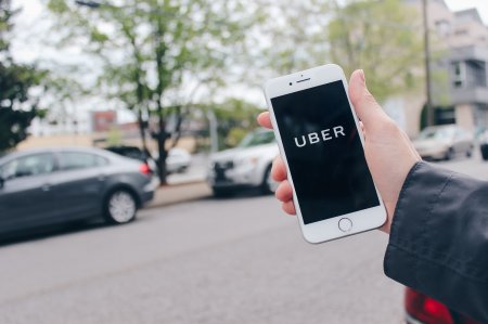 Uber lanza en Perú su modelo de suscripción de pago para movilidad y envíos a domicilio