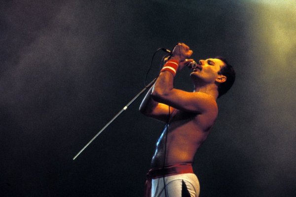 En medio del fervor de miles de fans, Sotheby´s inicia subastas de objetos de Freddy Mercury