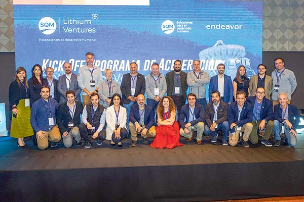 La segunda generación del programa de aceleración de startups de SQM Lithium Ventures y sus mentores.