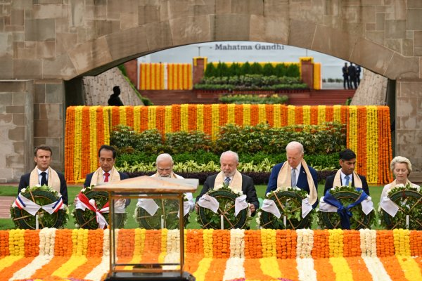 El domingo, los líderes visitaron el memorial del héroe de la independencia india Mahatma Gandhi. Foto: Reuters.
