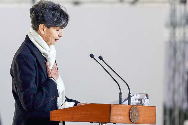 La senadora de Salvador Allende habló en nombre de su familia en el acto de la Plaza de la Constitución. Foto: Reuters