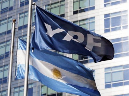 Gobierno argentino golpea la mesa contra fallo de YPF: "No corresponde pagar"