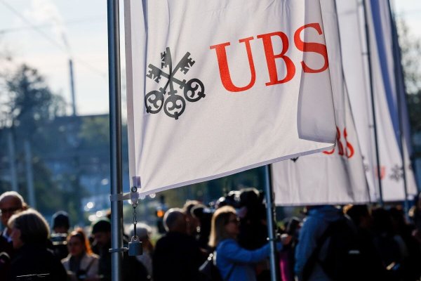 Suiza propone votar plan para nacionalizar UBS