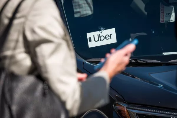 <p>Uber advierte que propuesta laboral de Bruselas provocaría el cierre en cientos de ciudades europeas y alza de 40% en sus precios</p>