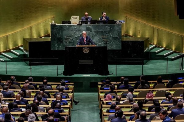 El secretario general de la ONU señaló que para cumplir con las metas climáticas hay que acabar con las subvenciones millonarias a las energías fósiles y gravar el carbono.