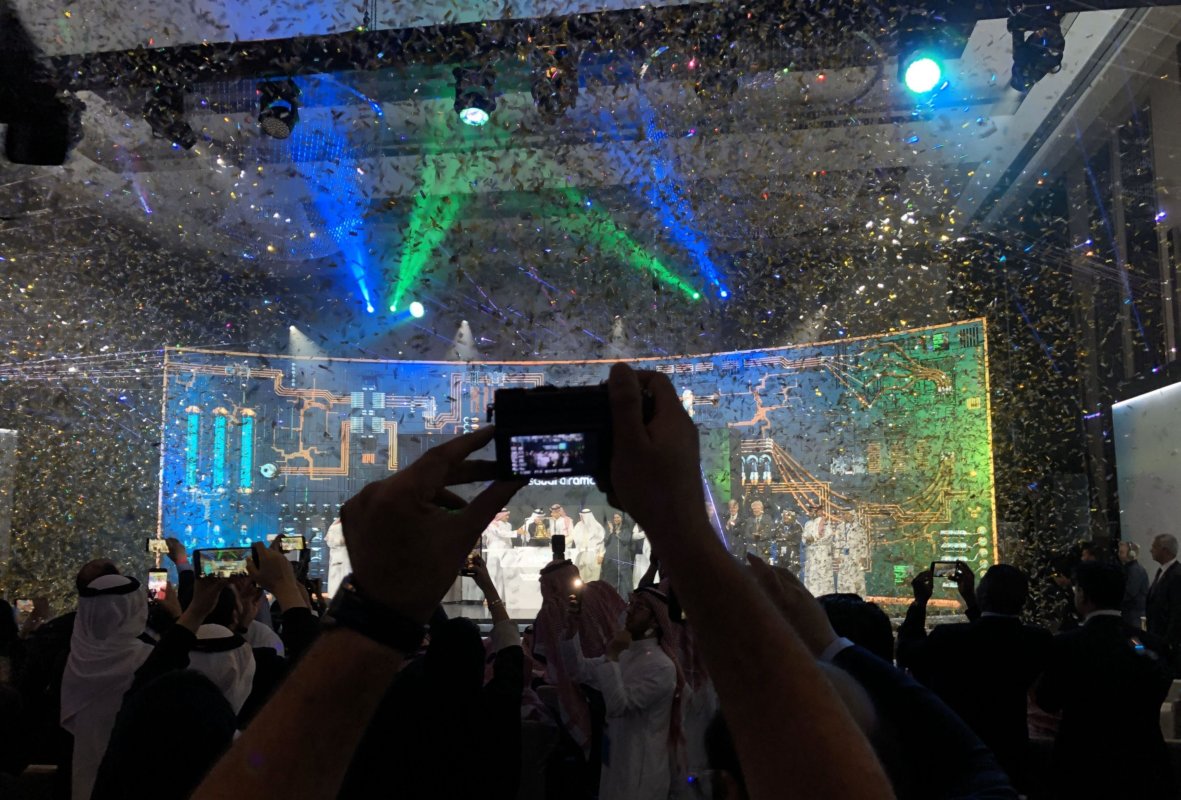 <p>Ceremonia de apertura a bolsa de Aramco en el Hotel Fairmont de Riad, Arabia Saudita, el 11 de diciembre de 2019. Foto: Bloomberg</p>