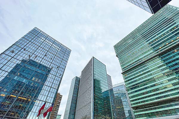 Chile tiene la menor vacancia de oficinas premium de América Latina: toman fuerza los arriendos con mobiliario incluido