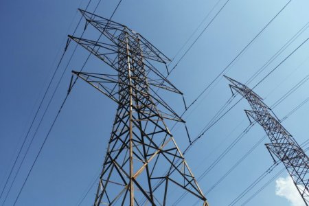 Proinversión de Perú adjudicaría en octubre dos proyectos eléctricos por US$ 800 millones