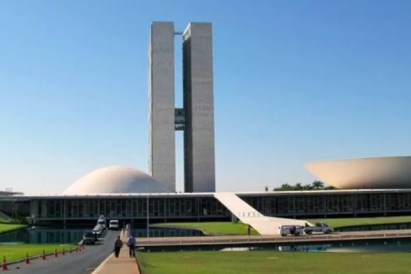 Gobierno brasileño busca voto del Congreso en proyecto de ley que grava fondos cerrados y "offshore"