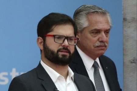 Presidente Boric llamó a su par argentino tras exclusión de Chile del Mundial 2030
