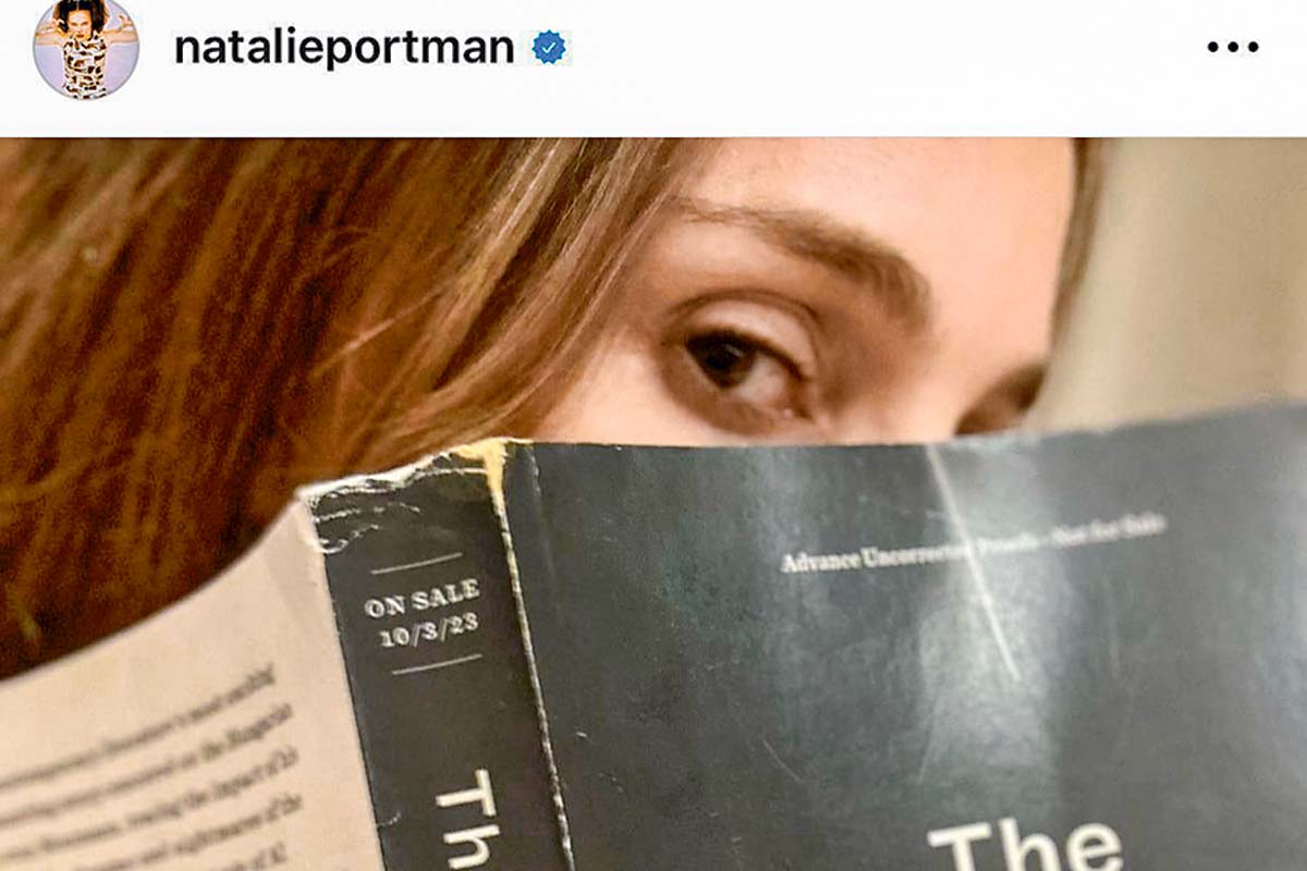 <p>Natalie Portman recomienda libro escrito por autor chileno</p>